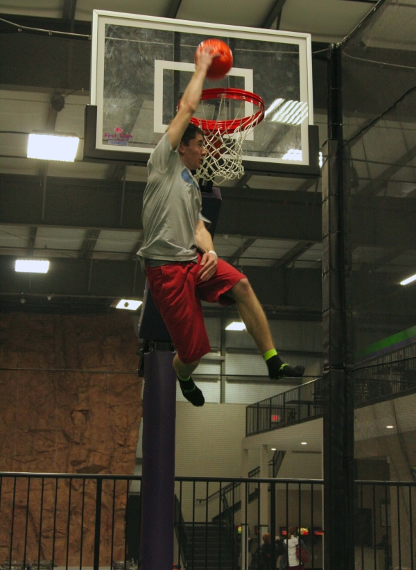 Boy One Hand Reverse Slam Dunking at Trampoline Park